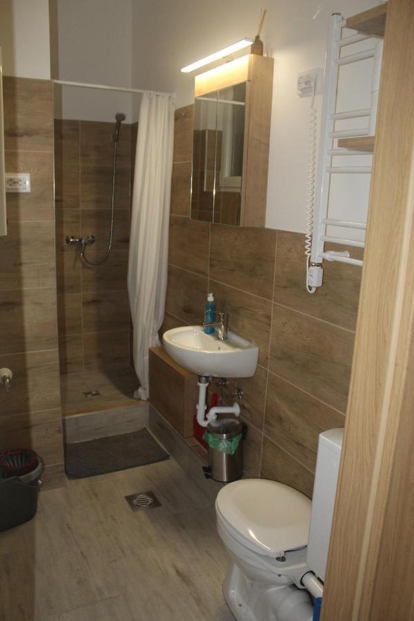 Downtown Studio Apartman Pécs Esterno foto